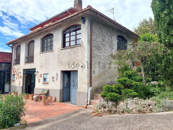 casa indipendente in vendita a Bassano in Teverina