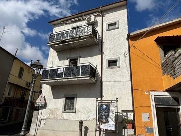 casa indipendente in vendita a Bassano in Teverina