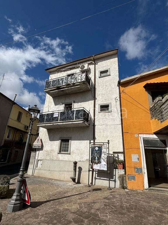 casa indipendente in vendita a Bassano in Teverina