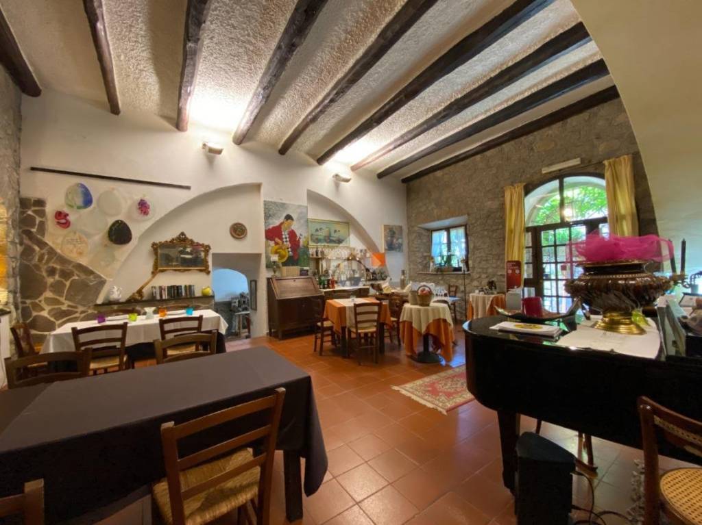 casa indipendente in vendita a Bassano in Teverina