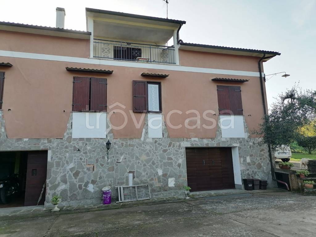 casa indipendente in vendita a Bassano in Teverina