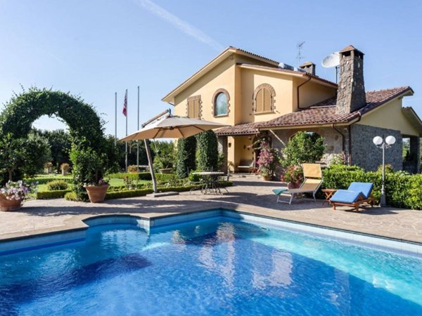casa indipendente in vendita a Bassano in Teverina