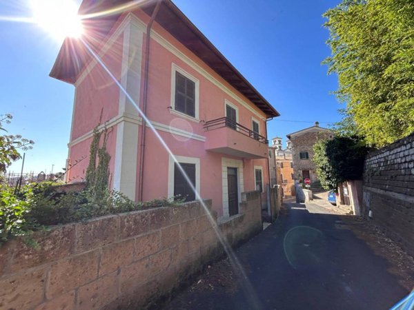 casa indipendente in vendita a Bassano in Teverina