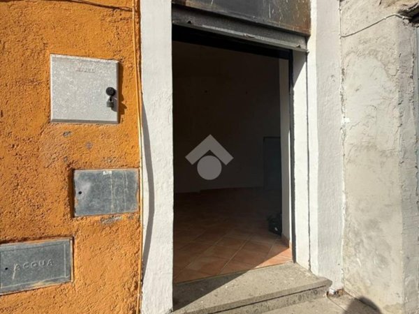 locale commerciale in vendita a Bassano in Teverina