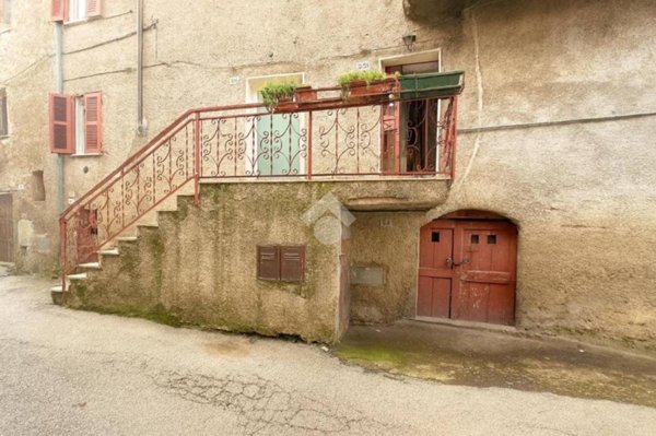 casa indipendente in vendita a Bassano in Teverina