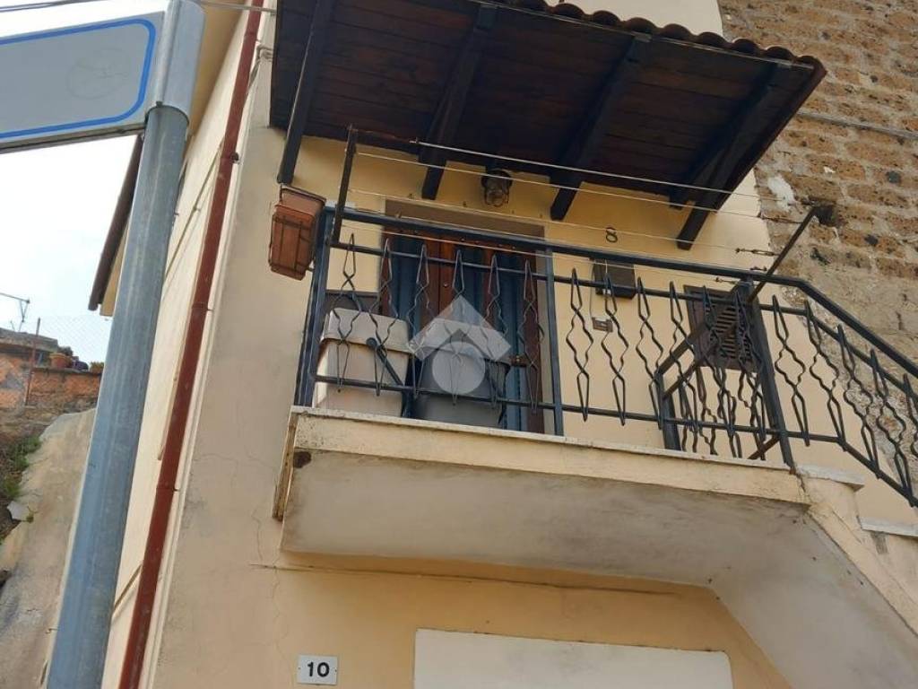 casa indipendente in vendita a Bassano in Teverina