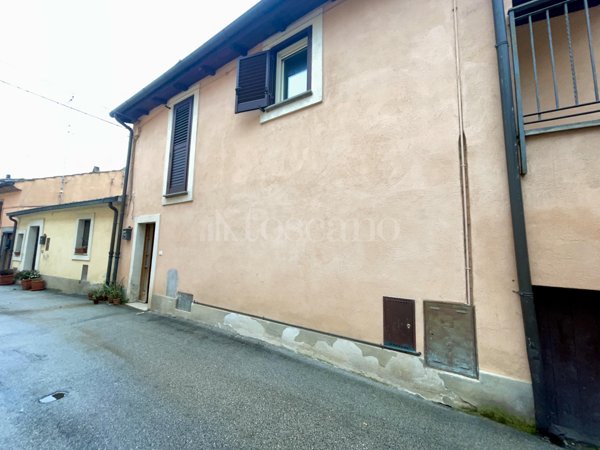 casa indipendente in vendita a Bassano in Teverina
