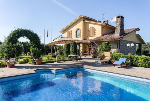 casa indipendente in vendita a Bassano in Teverina