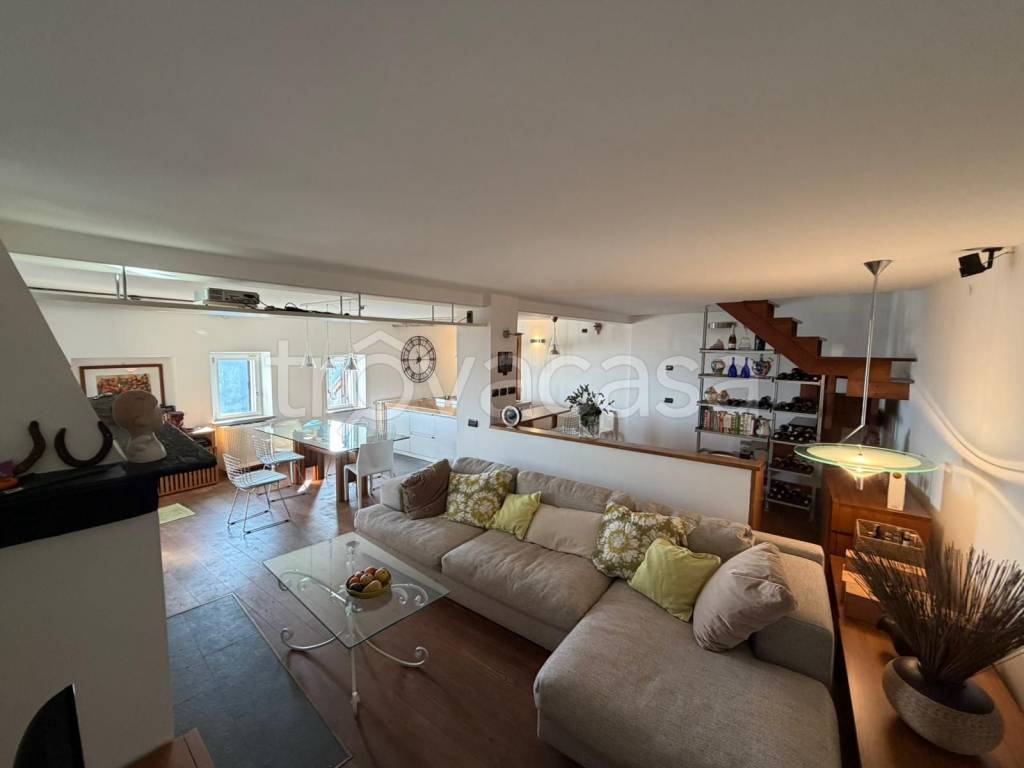 casa indipendente in vendita a Bassano in Teverina