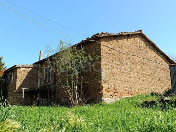 casa indipendente in vendita a Bassano in Teverina
