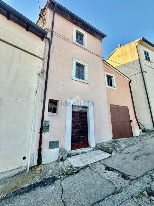 casa indipendente in vendita a Bassano in Teverina