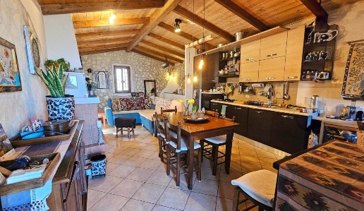 casa indipendente in vendita a Bassano in Teverina