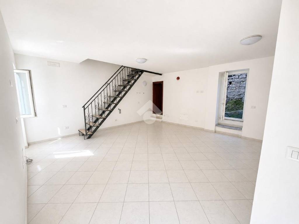 casa indipendente in vendita a Bassano in Teverina