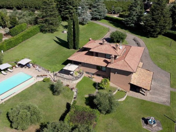 casa indipendente in vendita a Bassano in Teverina
