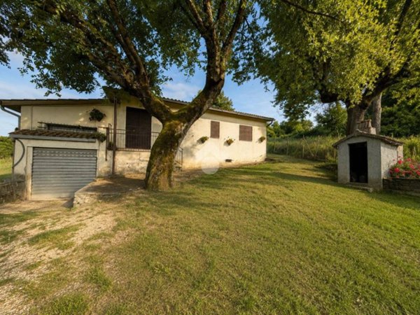 casa indipendente in vendita a Bassano in Teverina