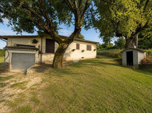 casa indipendente in vendita a Bassano in Teverina