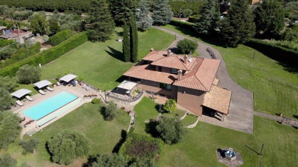 casa indipendente in vendita a Bassano in Teverina