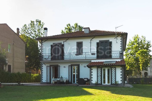 casa indipendente in vendita a Bassano in Teverina