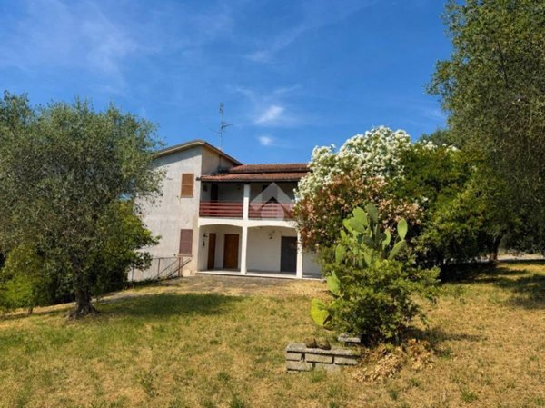 casa indipendente in vendita a Bassano in Teverina