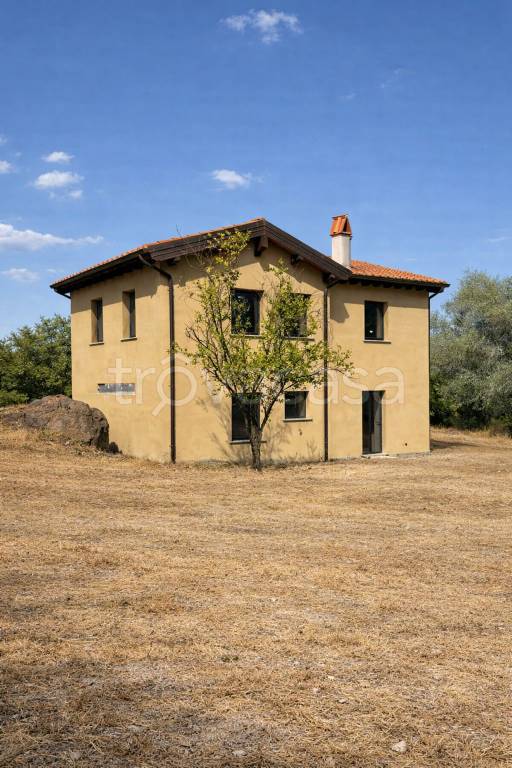 casa indipendente in vendita a Bassano in Teverina