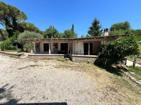 casa indipendente in vendita a Bassano in Teverina