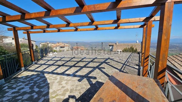 casa indipendente in vendita a Bassano in Teverina