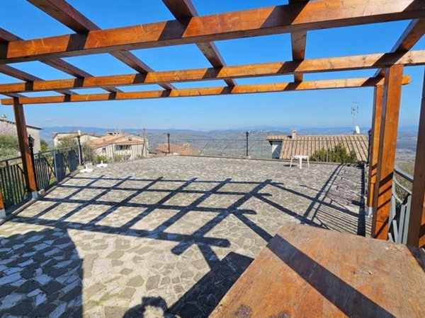 casa indipendente in vendita a Bassano in Teverina