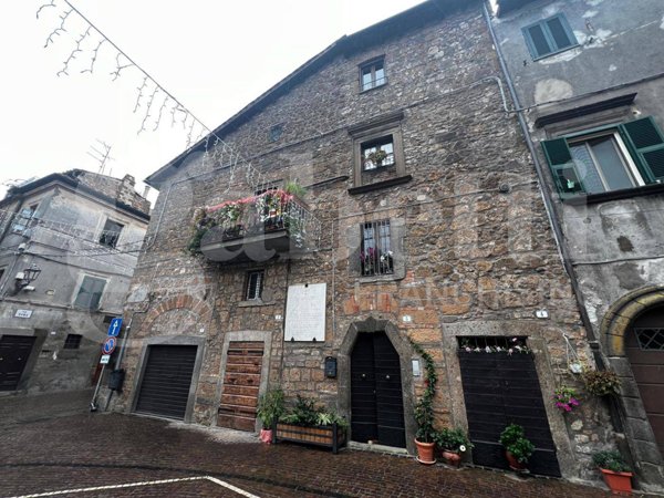 intera palazzina in vendita a Blera