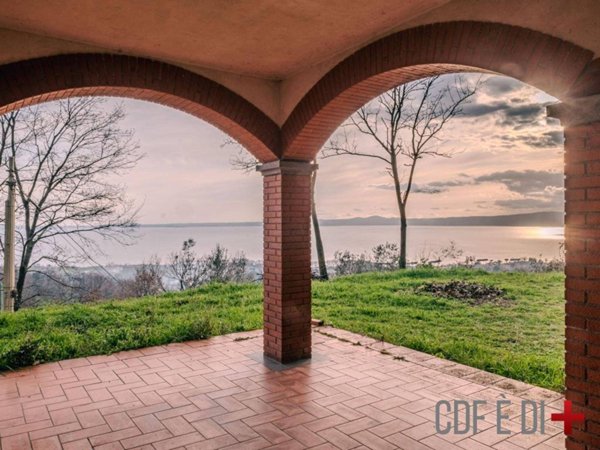 casa indipendente in vendita a Bolsena