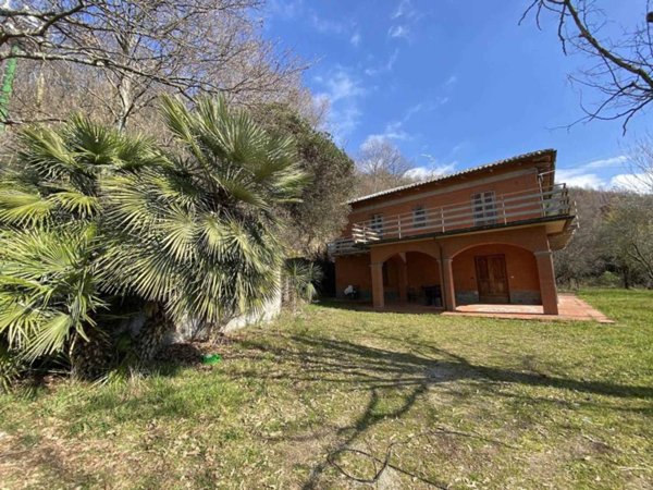 casa indipendente in vendita a Bolsena
