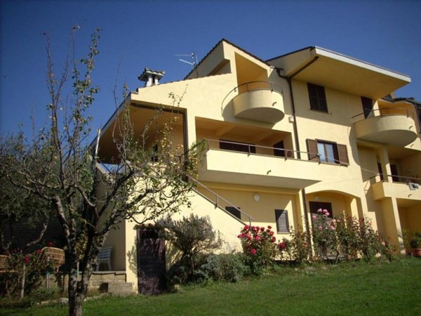 casa indipendente in vendita a Bolsena