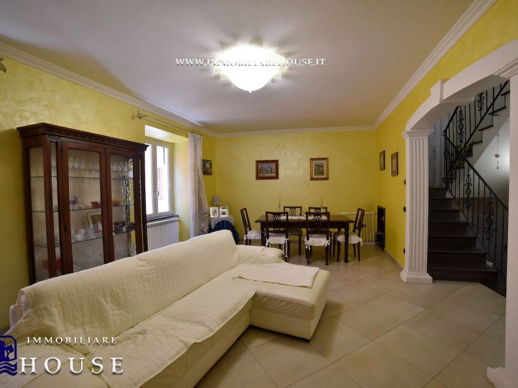 intera palazzina in vendita a Bolsena