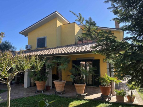 casa indipendente in vendita a Bolsena