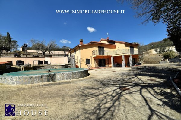 casa indipendente in vendita a Bolsena