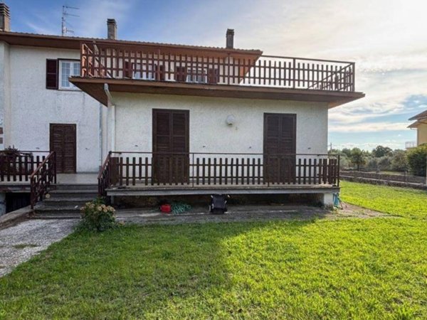 casa indipendente in vendita a Bolsena