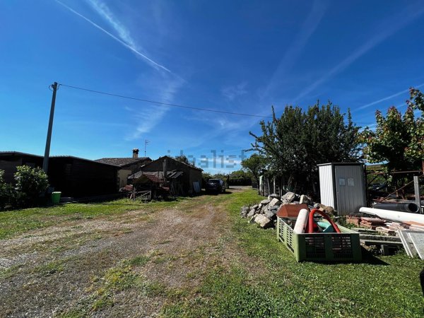 locale di sgombero in vendita a Bolsena