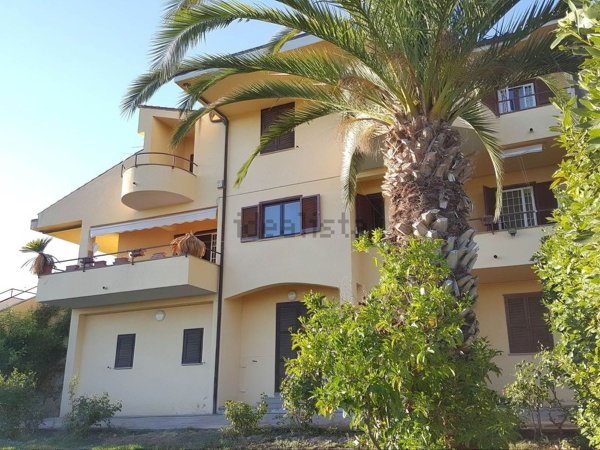 casa indipendente in vendita a Bolsena