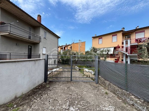 locale di sgombero in vendita a Bolsena
