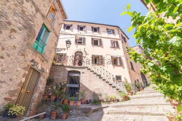 casa indipendente in vendita a Bolsena