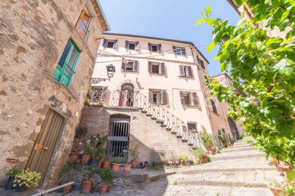 casa indipendente in vendita a Bolsena