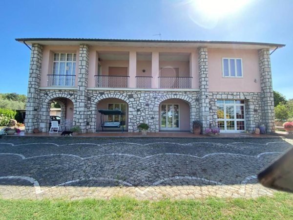 casa indipendente in vendita a Bolsena