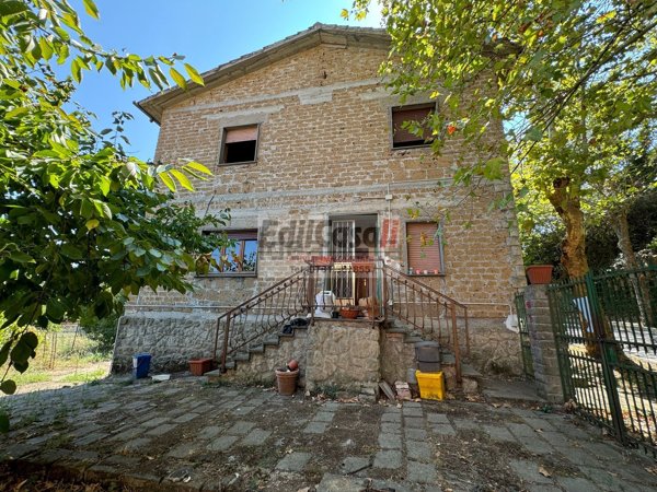 casa indipendente in vendita a Bomarzo