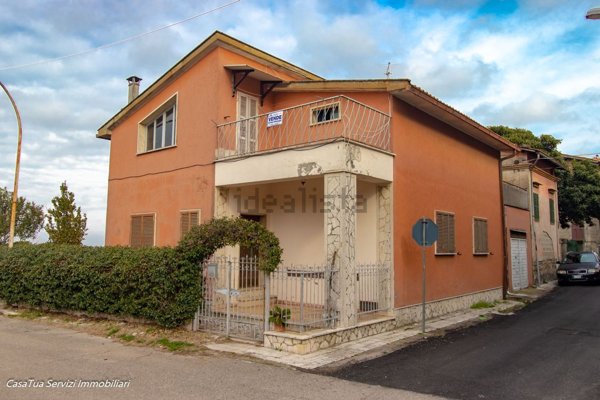 casa indipendente in vendita a Bomarzo