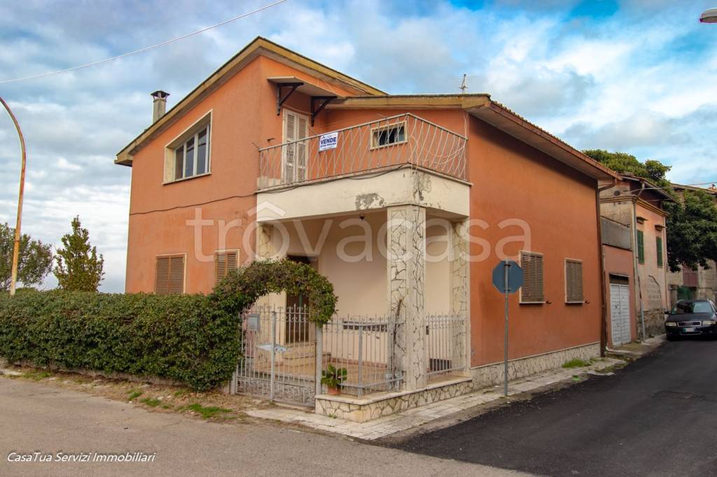 casa indipendente in vendita a Bomarzo