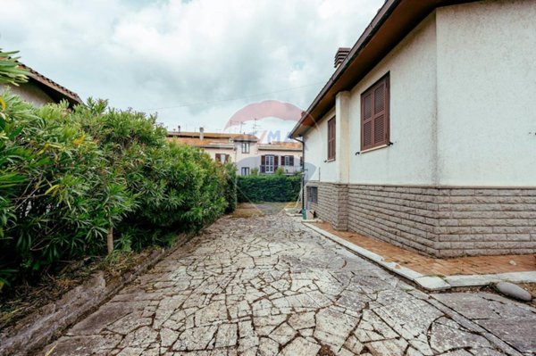 casa indipendente in vendita a Bomarzo
