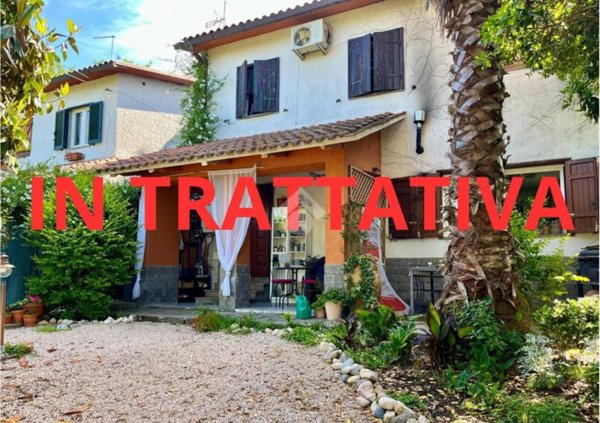 casa indipendente in vendita a Bomarzo