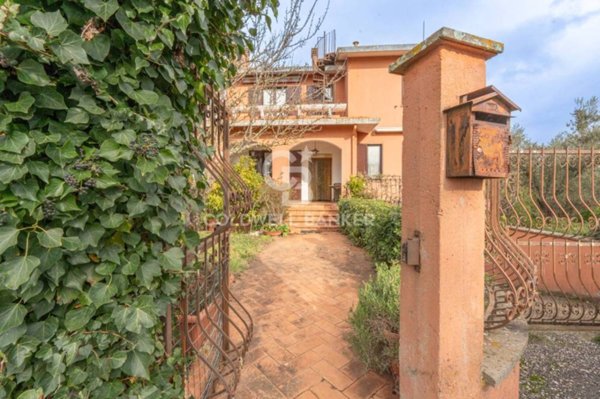casa indipendente in vendita a Bomarzo