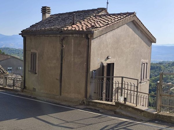 intera palazzina in vendita a Bomarzo