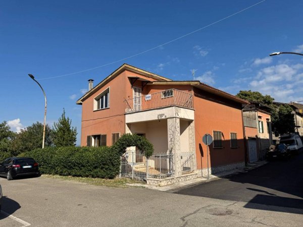 casa semindipendente in vendita a Bomarzo