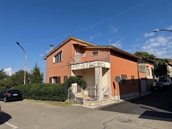 casa semindipendente in vendita a Bomarzo